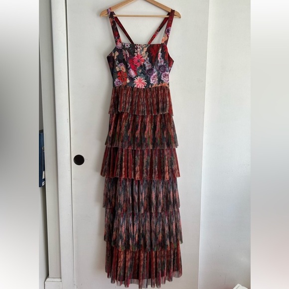 Hutch Avani Gown - Picture 4 of 5